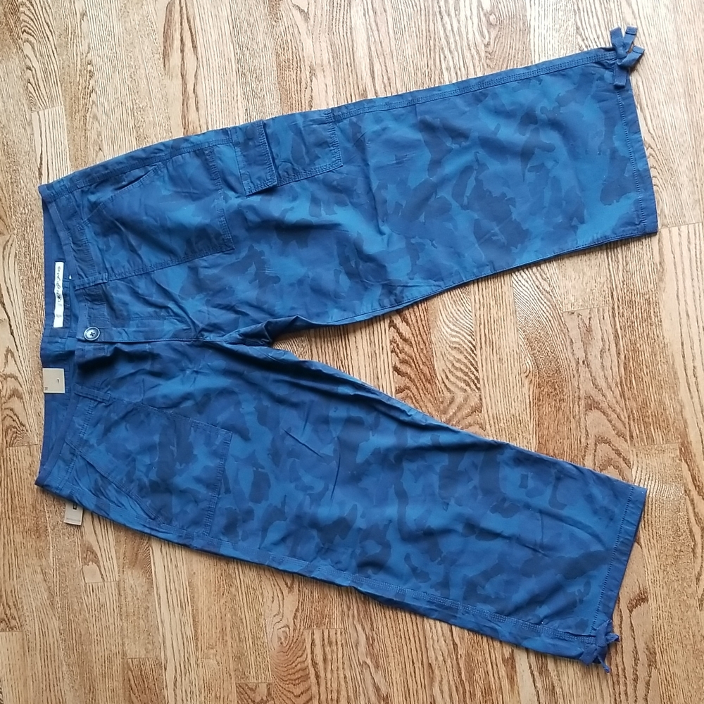 (16) NWT DKNY Jeans Blue Camouflage Print Capris Outdoor Cargo Cropped Vacation